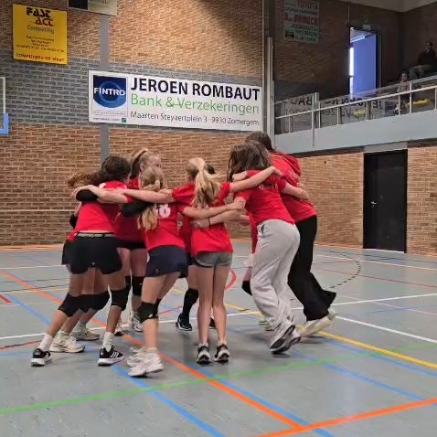 📸🏐Weekend recap
Onze dames P4 wonnen hun eerste wedstrijd tegen Kalken met 3/1. Dames P3 verloren hun tweede wedstrijd met een nipte 3/1. 
In onze jeugdreekse...