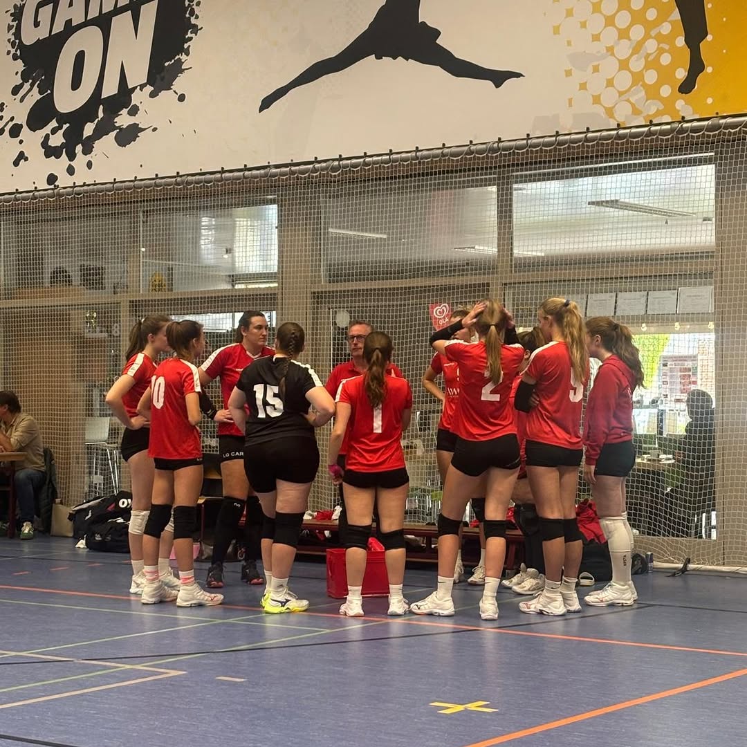 📸🏐Weekend recap

DP3 deed het uitstekend en won overtuigend met 0-3 in Denderhoutem.

DP4 kon helaas geen punten pakken en verloor met 0-3 in Assenede. Ook de...